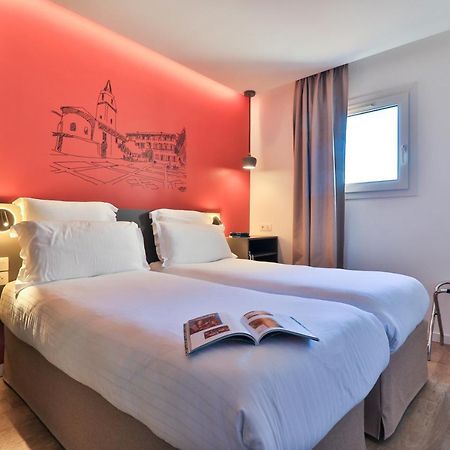 Hotel Restaurant Kyriad Fréjus Екстериор снимка