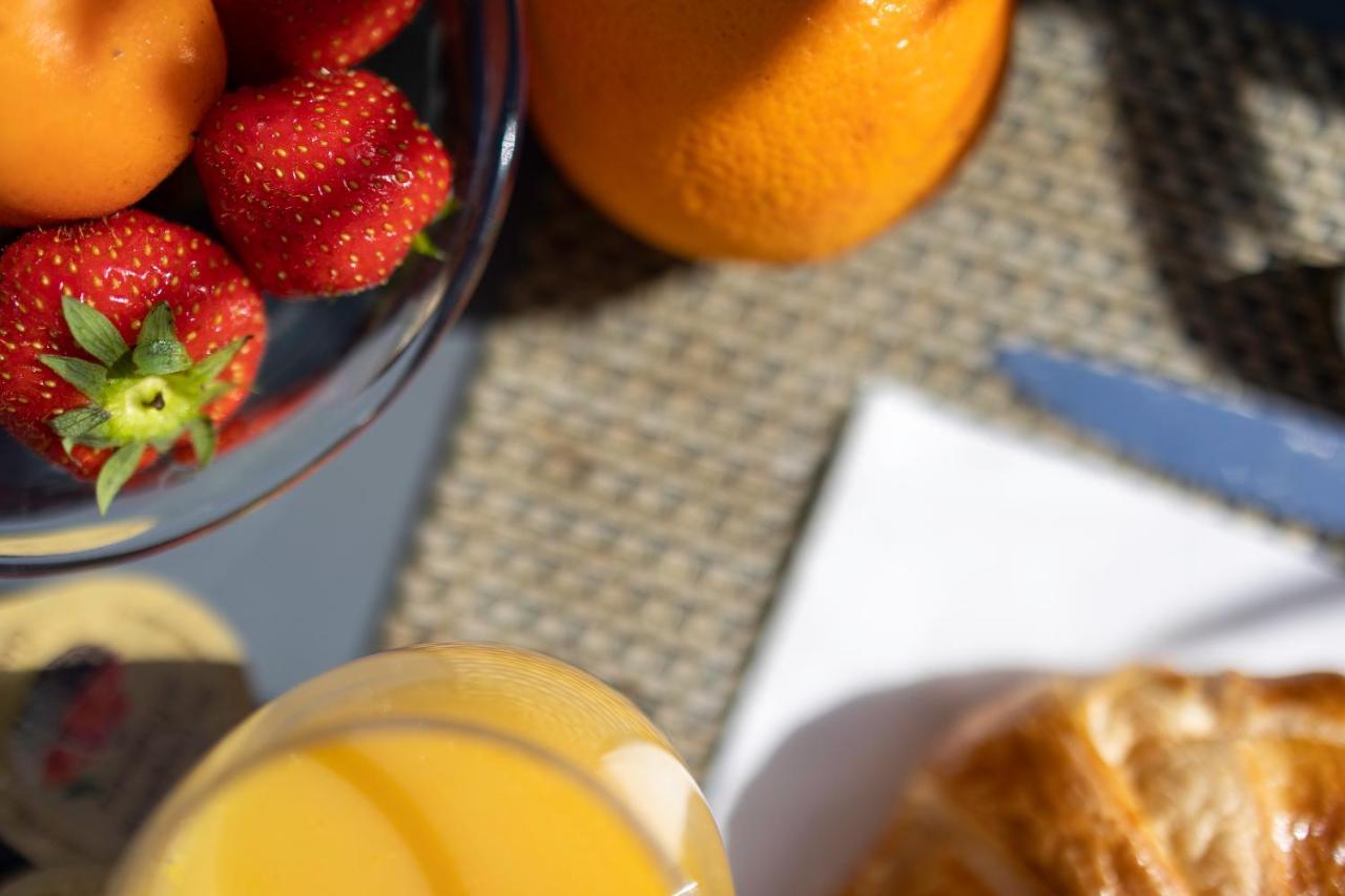 Hotel Restaurant Kyriad Fréjus Екстериор снимка