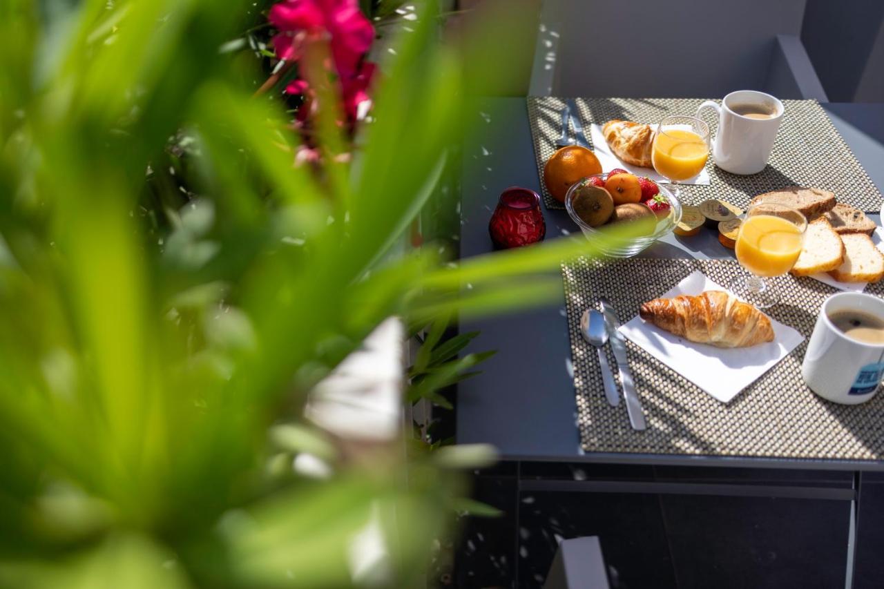 Hotel Restaurant Kyriad Fréjus Екстериор снимка