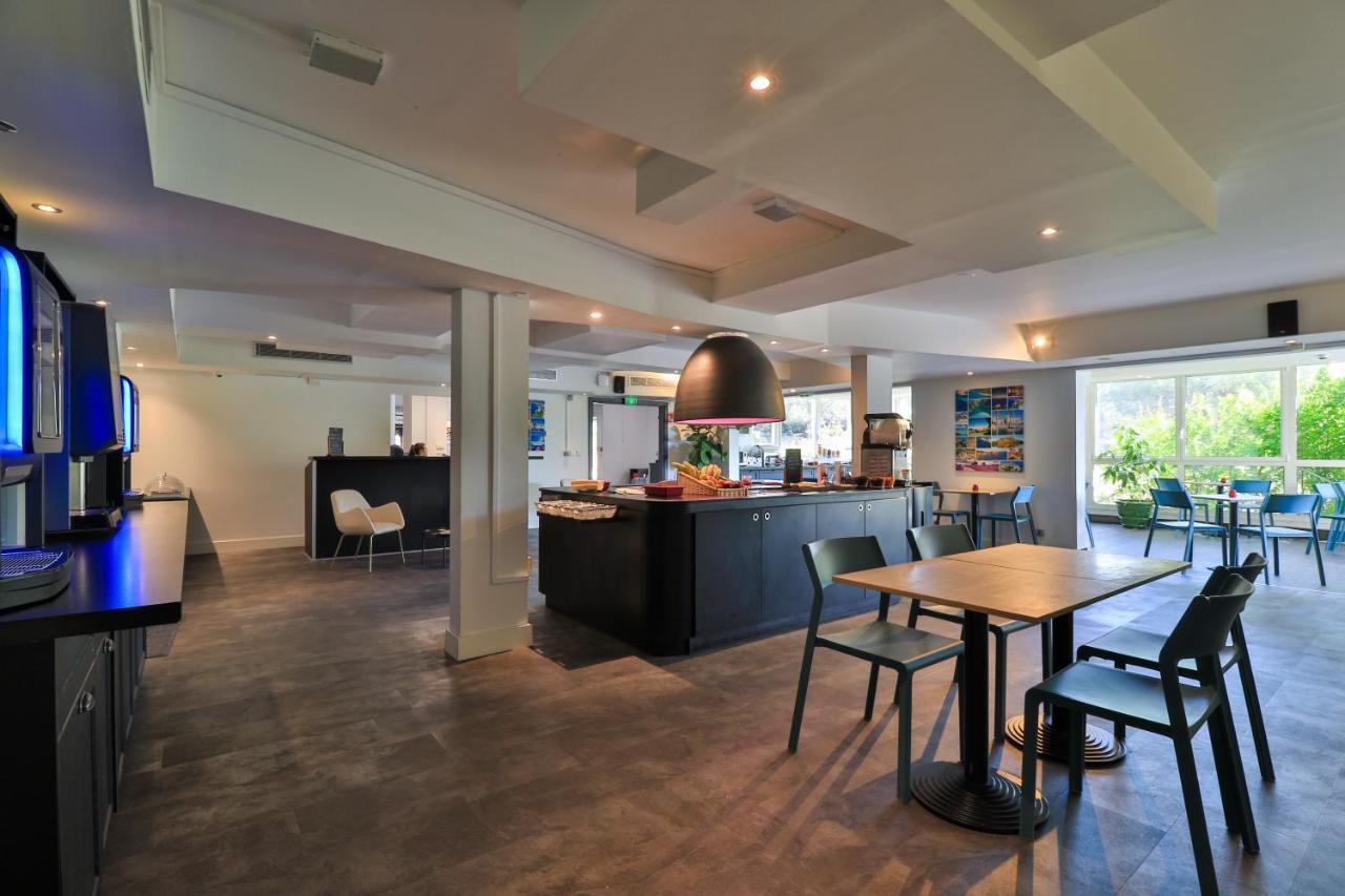 Hotel Restaurant Kyriad Fréjus Екстериор снимка