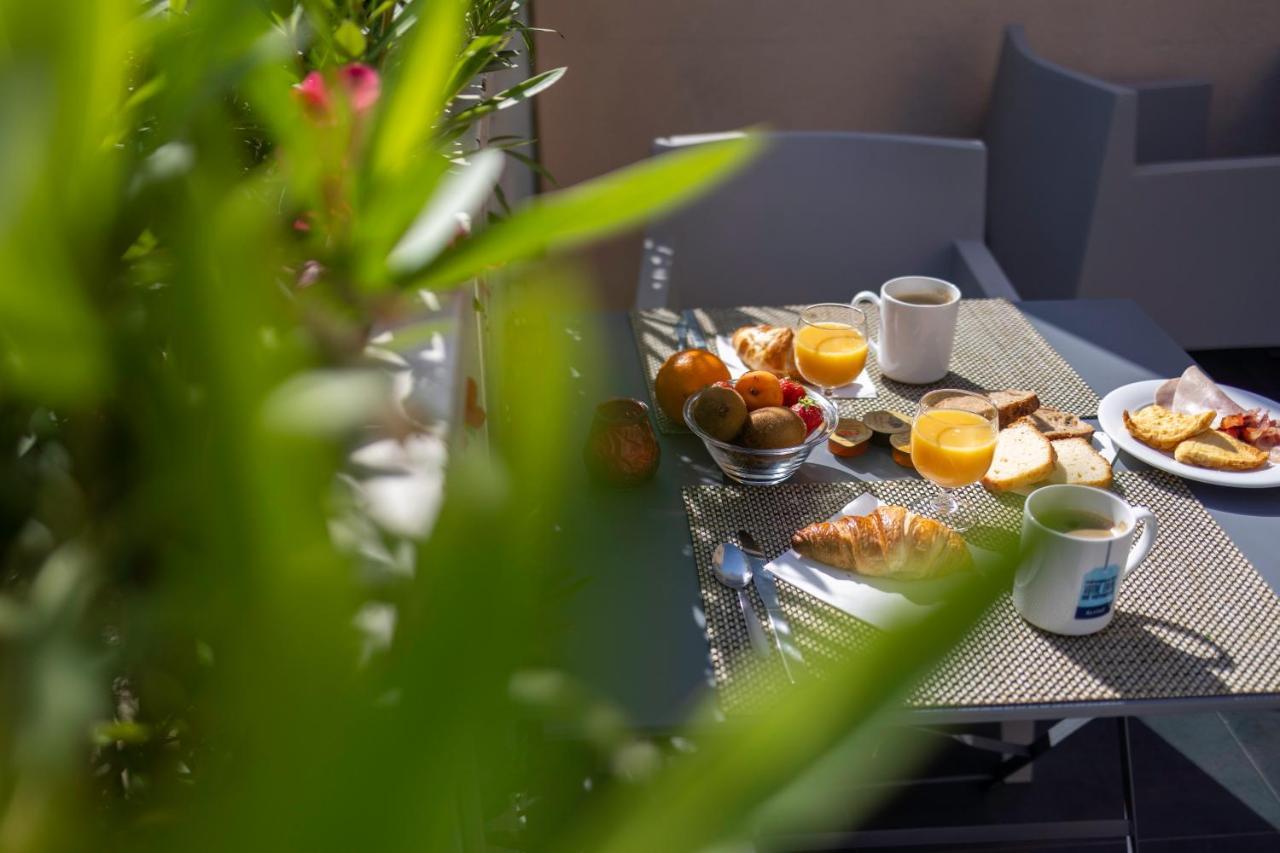 Hotel Restaurant Kyriad Fréjus Екстериор снимка