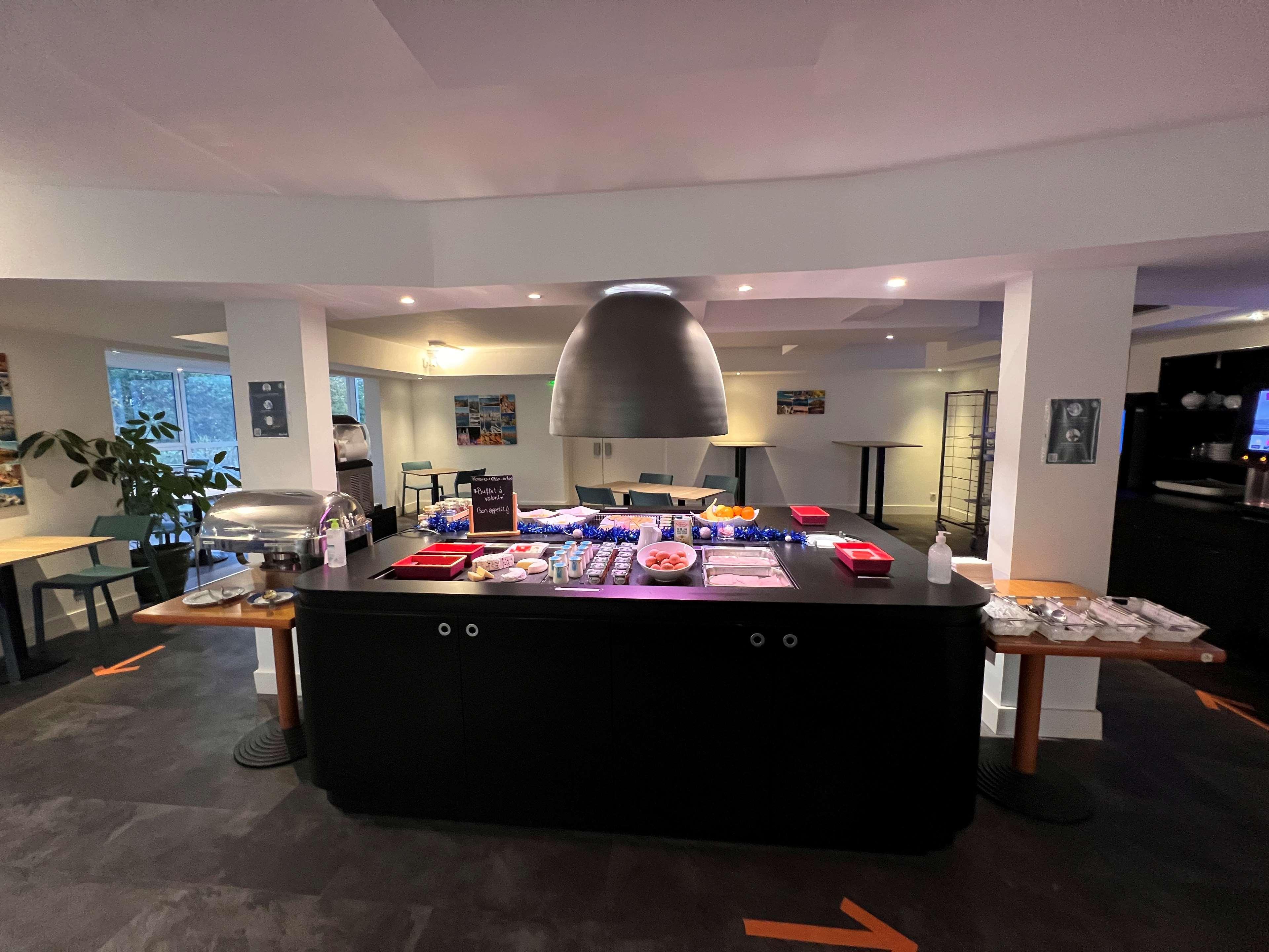 Hotel Restaurant Kyriad Fréjus Екстериор снимка