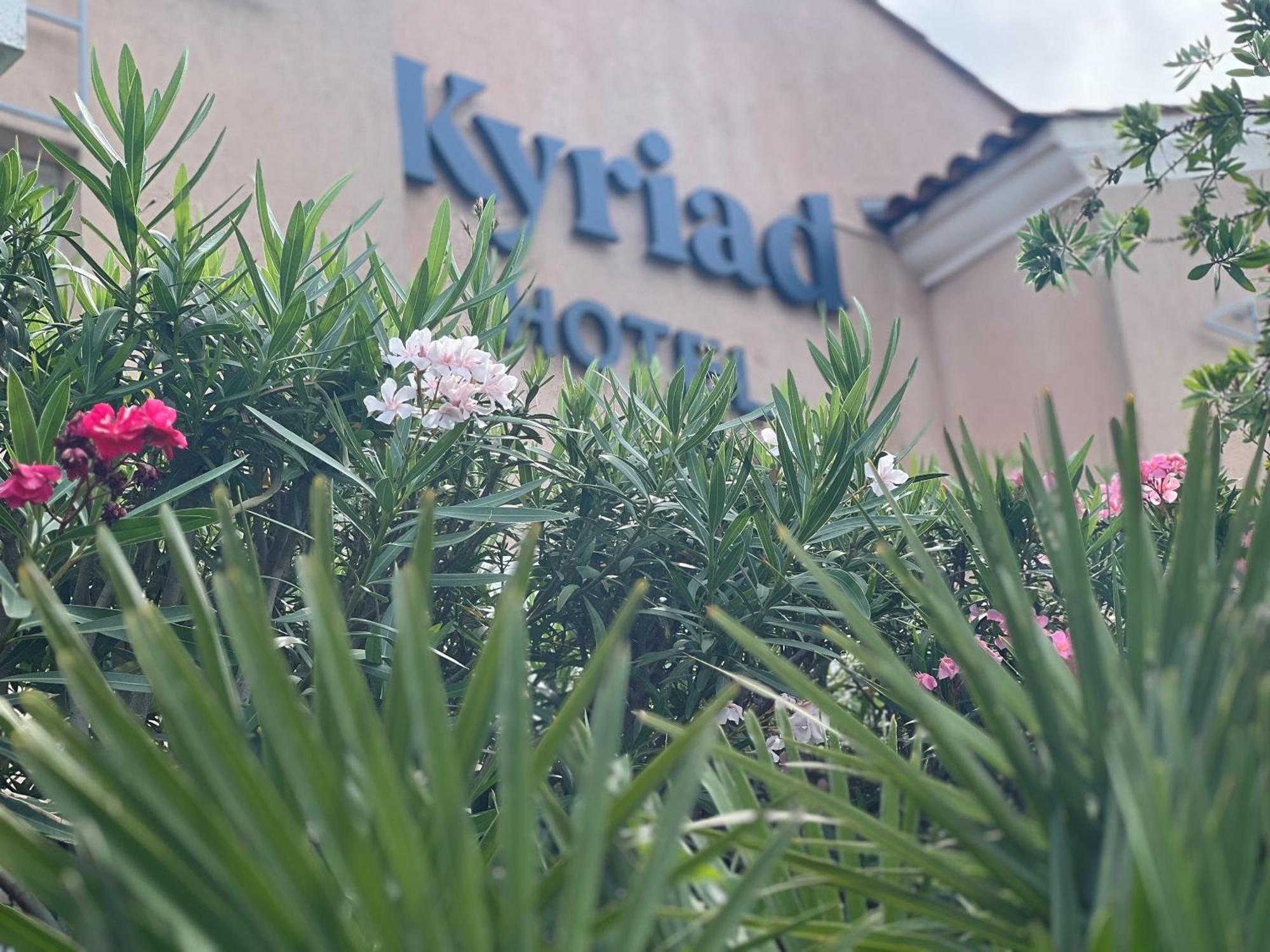 Hotel Restaurant Kyriad Fréjus Екстериор снимка