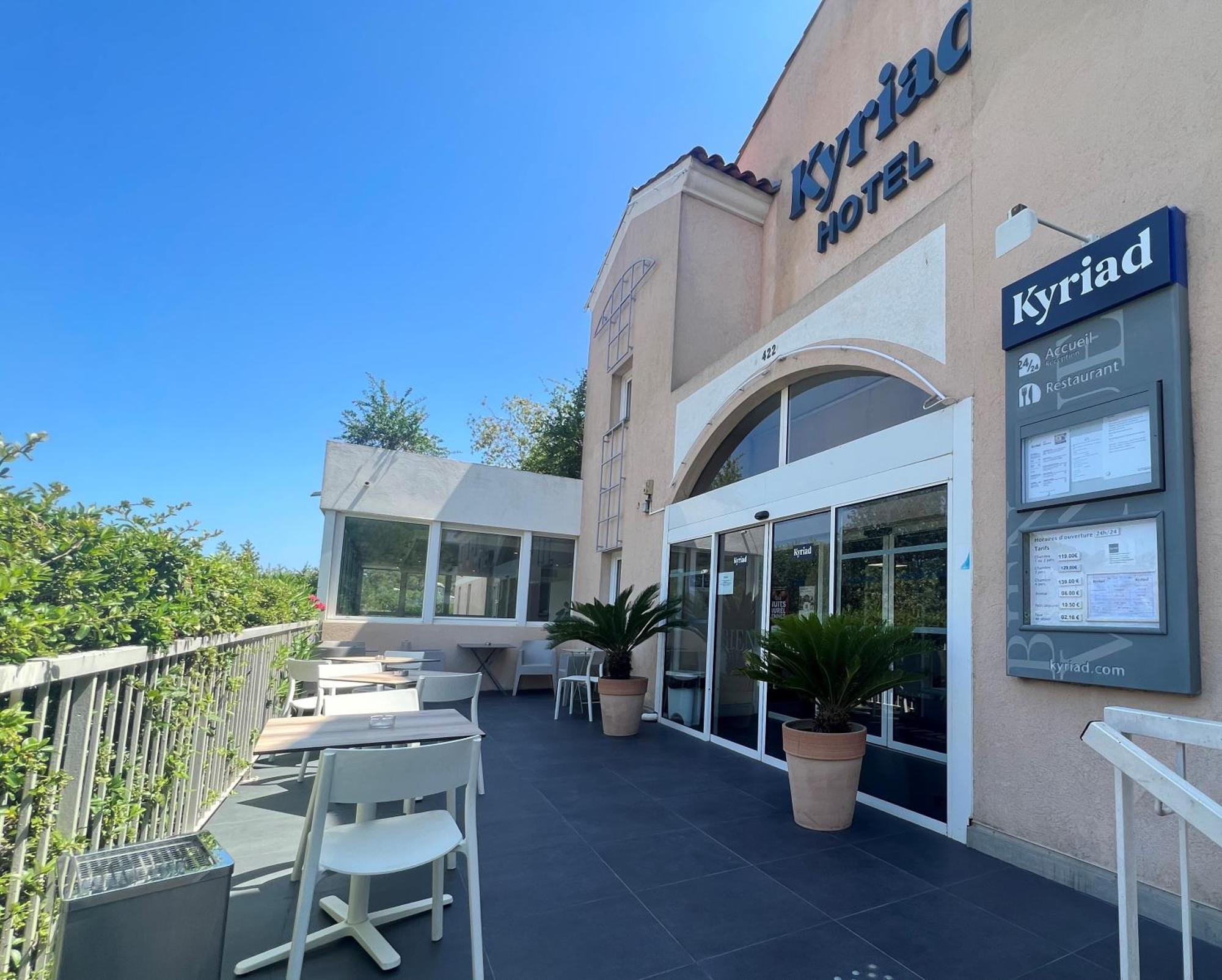 Hotel Restaurant Kyriad Fréjus Екстериор снимка