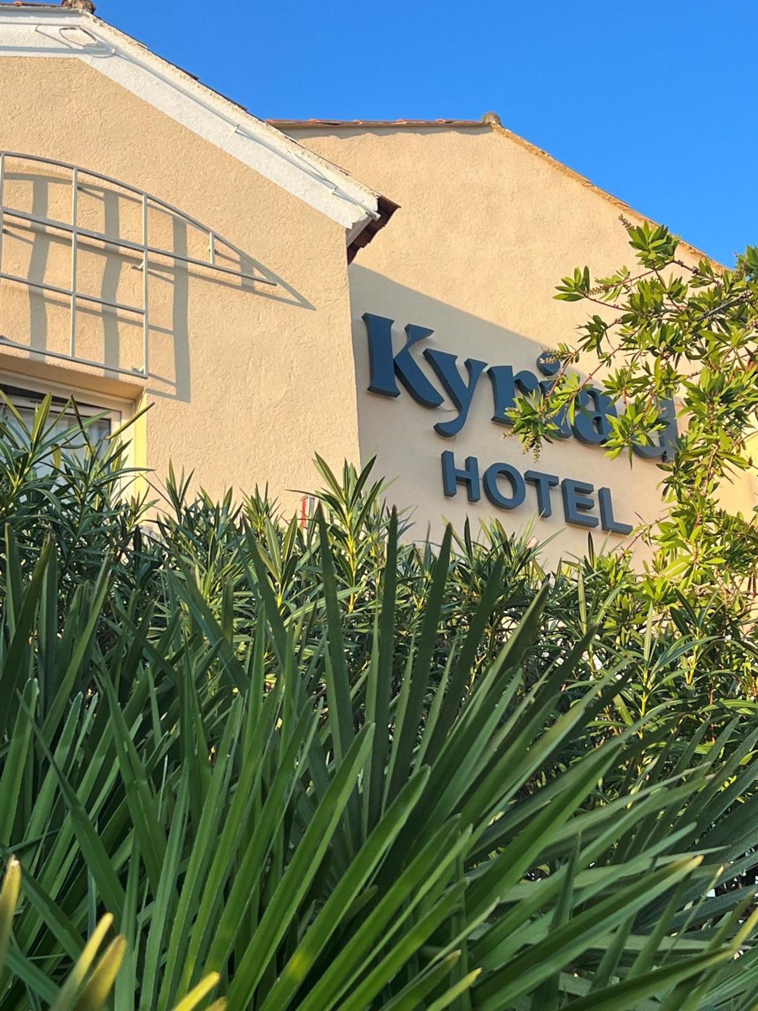 Hotel Restaurant Kyriad Fréjus Екстериор снимка