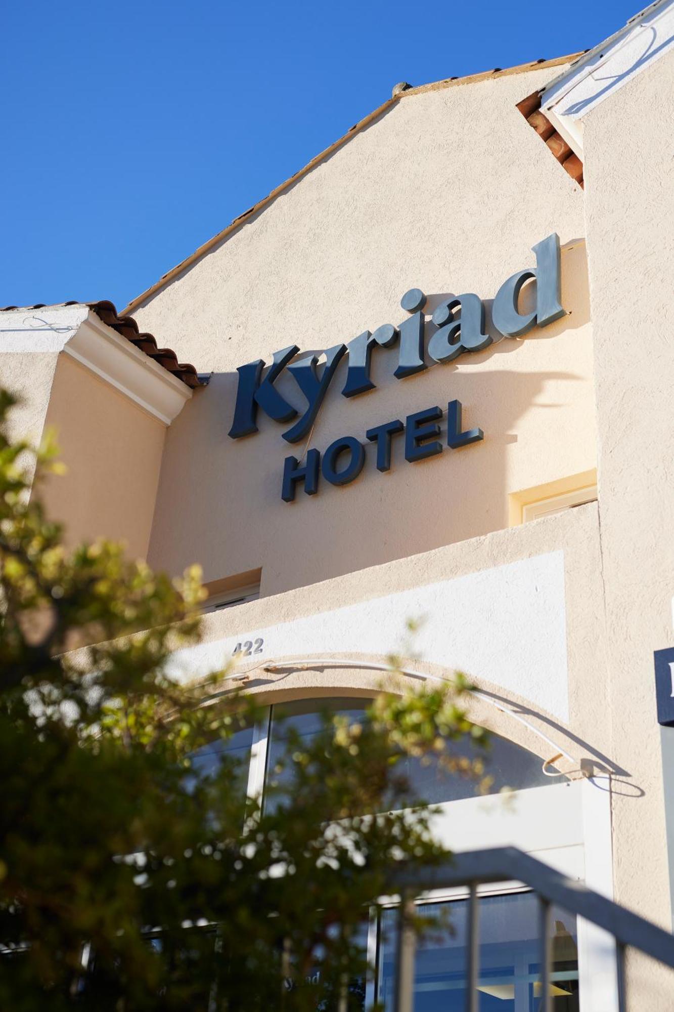 Hotel Restaurant Kyriad Fréjus Екстериор снимка